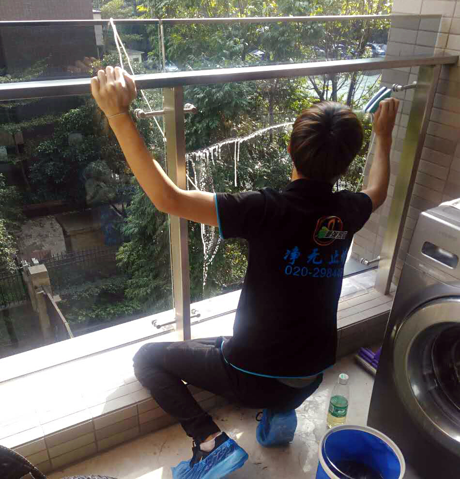 广州天河玻璃清洗 天河专业玻璃清洗公司 广州天河玻璃清洗哪家好图片