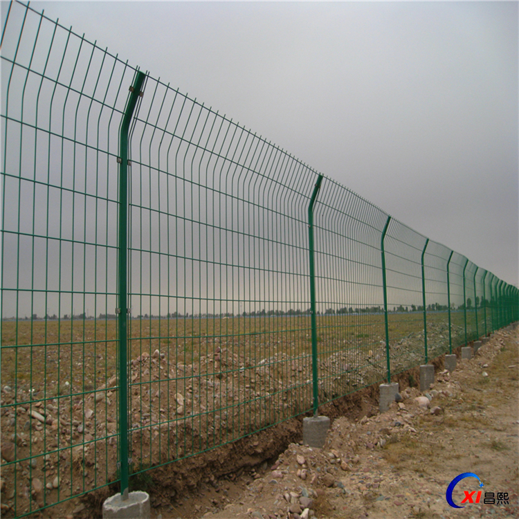 厂家专业加工定制 农场围栏网 农田护栏网 圈地种植防护网图片