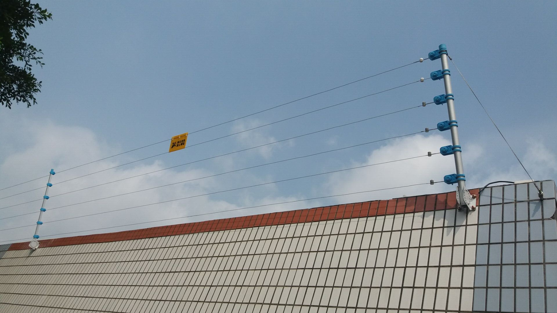 电子围栏湖北武汉电子围栏周界防护脉冲高压电子围栏批发