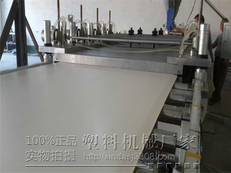 张家港鑫达PVC建筑模板生产线设备图片