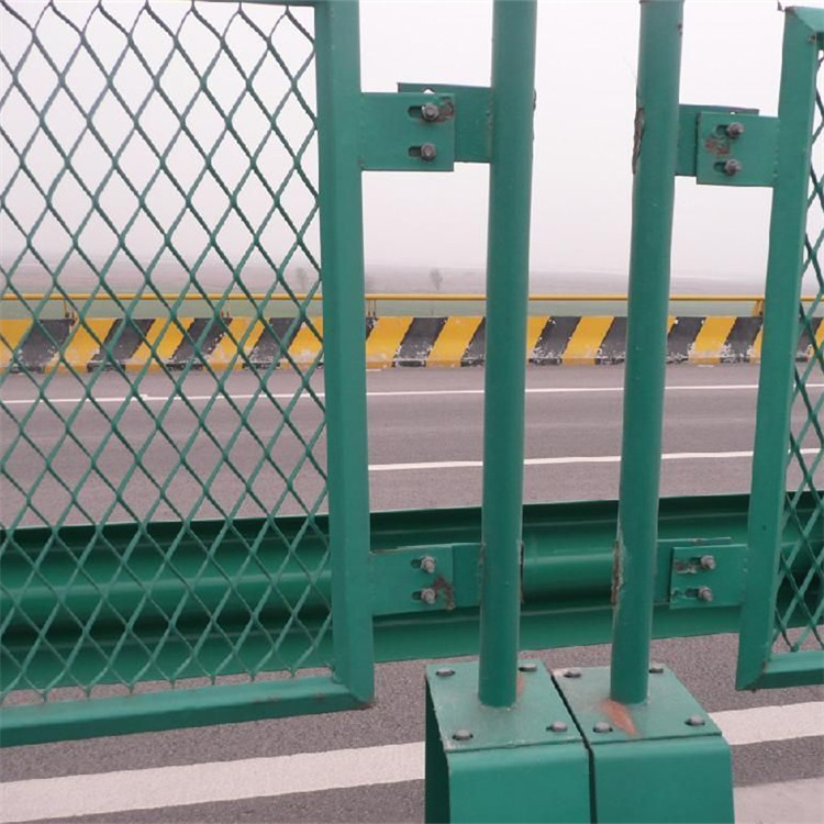 厂家专业定做安装 高速公路防眩网 钢板网护栏