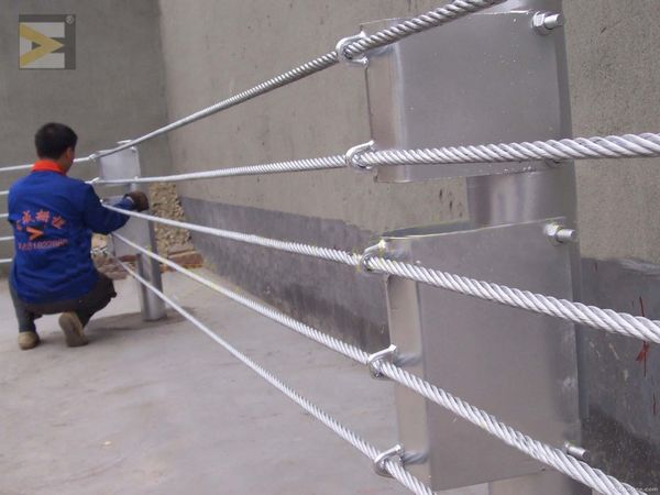 缆索护栏 5索钢丝绳护栏  供应缆索护栏5索缆索钢丝绳护栏厂家