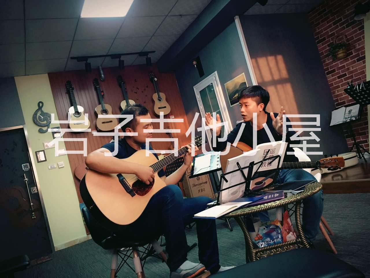 郑州长期吉他、尤克里里培训班 郑州专业吉他尤克里里培训学习