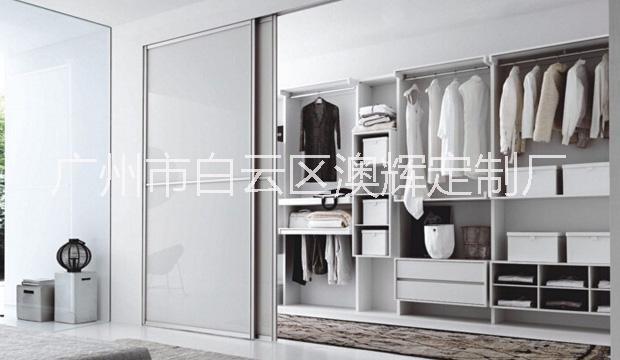 广州卧室打衣柜的设计样式，广州卧室衣柜用什么门好