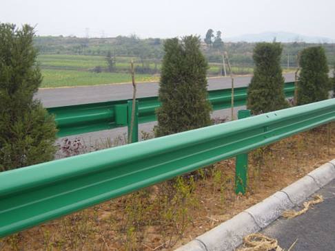 河南护栏板厂家，郑州护栏板价格，护栏板多少钱一米，乡村公路。图片