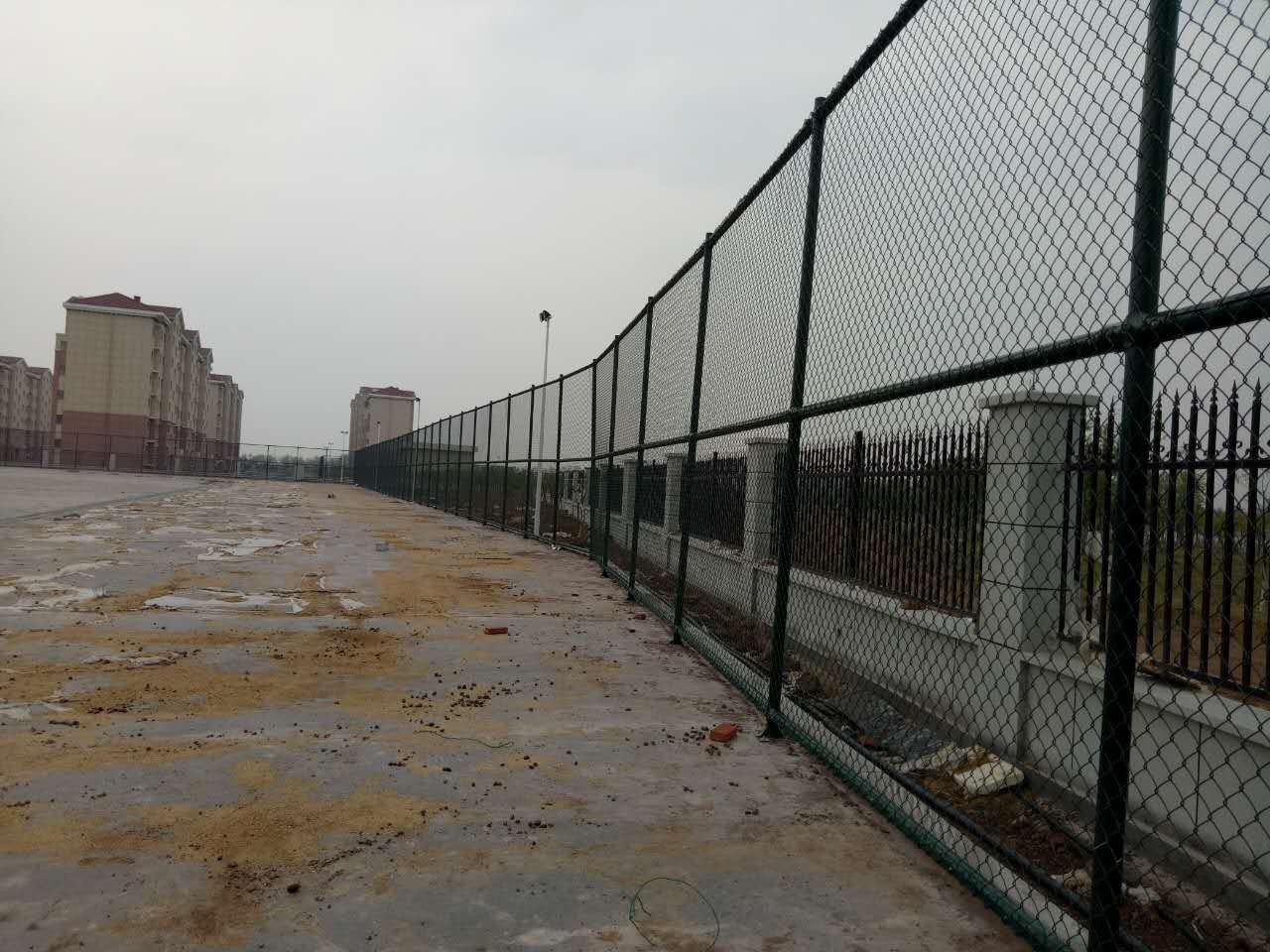 河南郑州体育场围网集磊篮球场围网图片
