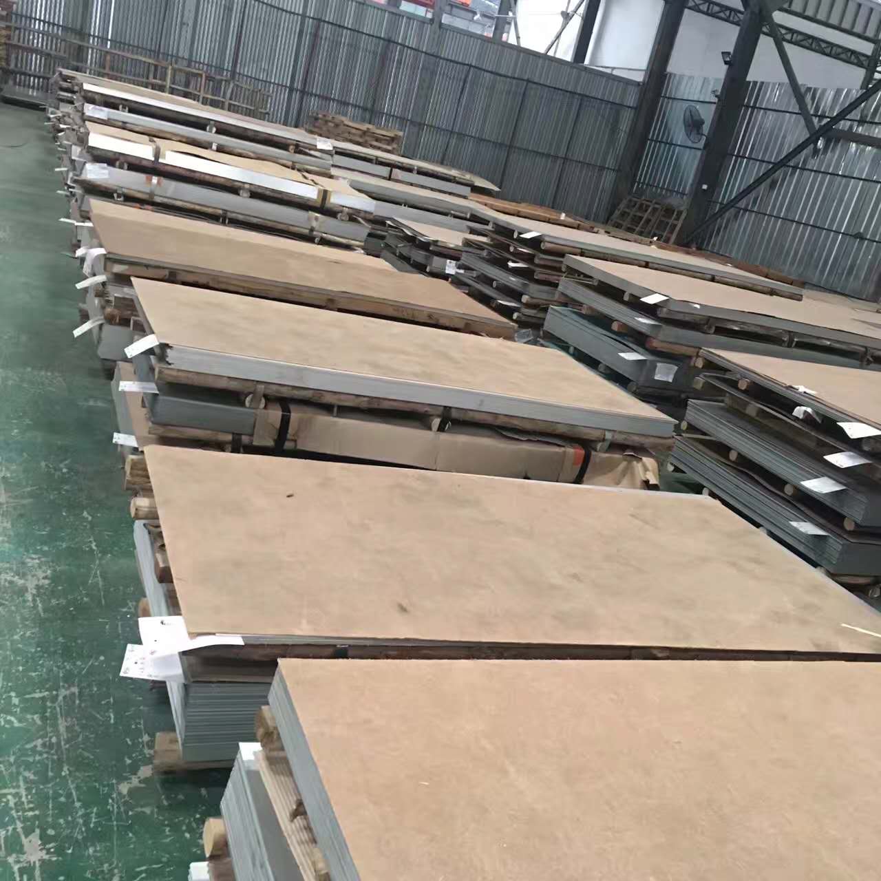 佛山市不锈钢板厂家佛山专业生产不锈钢板材，304不锈钢板材