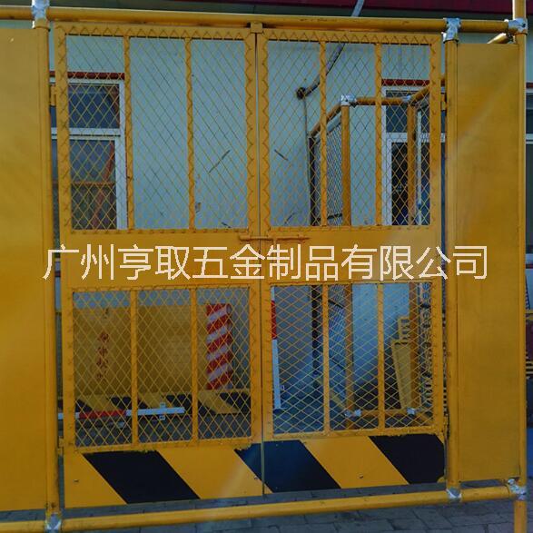 施工电梯安全门建筑工地人货梯安全井门双开钢板网 钢板网护栏图片