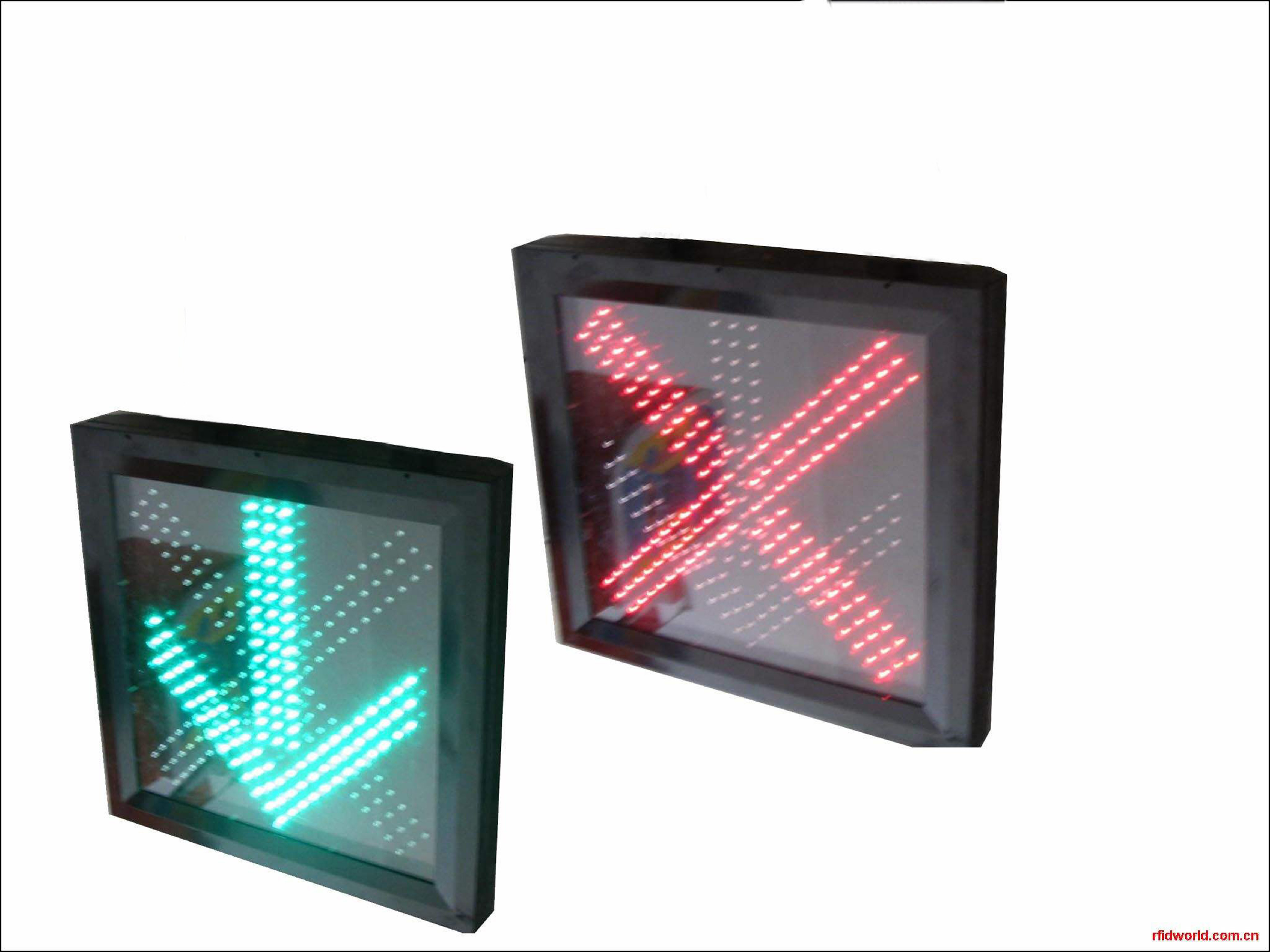 收费站雨棚信号灯可远程控制，车道控制标志