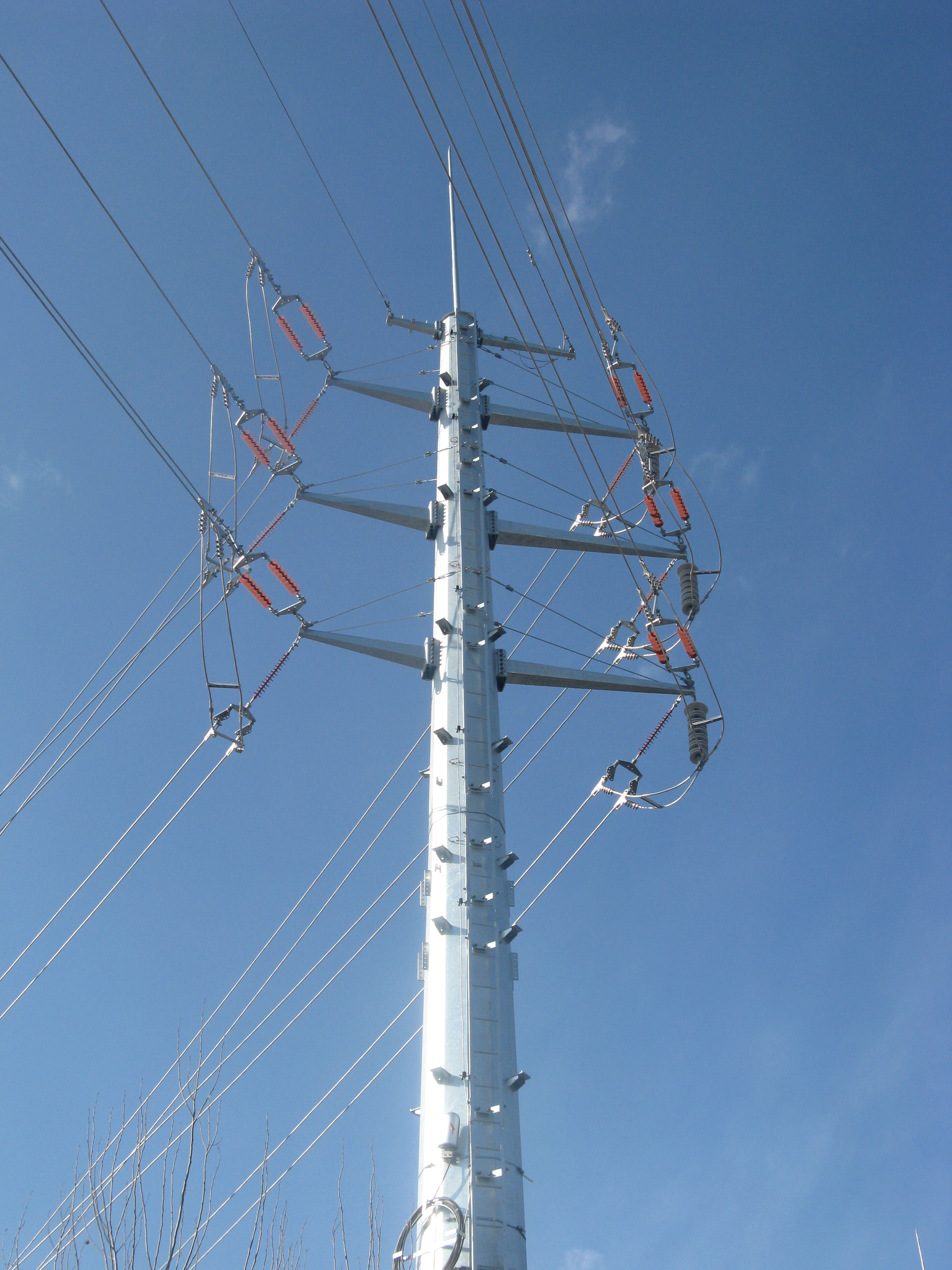 鞍山工厂供应沈阳电力钢管杆、变电站构支架、通信单管塔