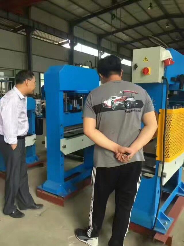 枣庄市龙门液压机20T双柱龙门布置形式厂家