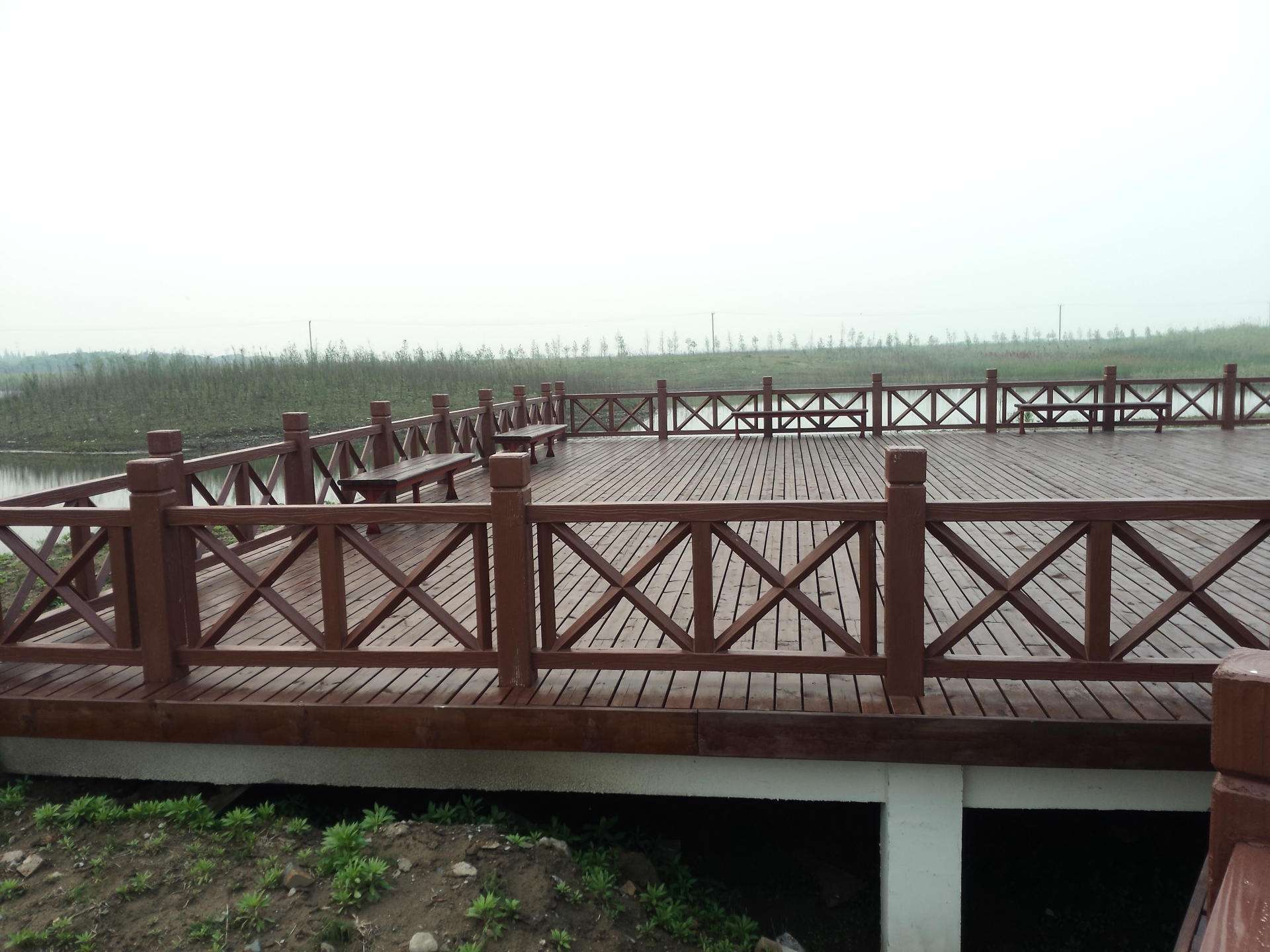 济宁市水泥仿木仿石河堤河道护栏栏杆厂家