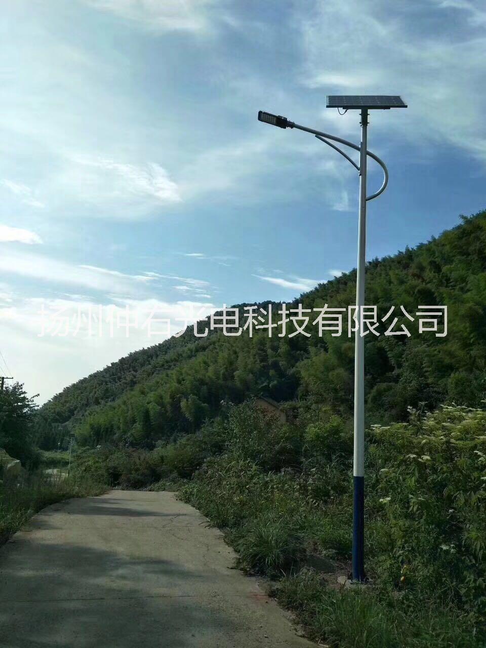 河南新农村6米锂电池太阳能路灯价图片