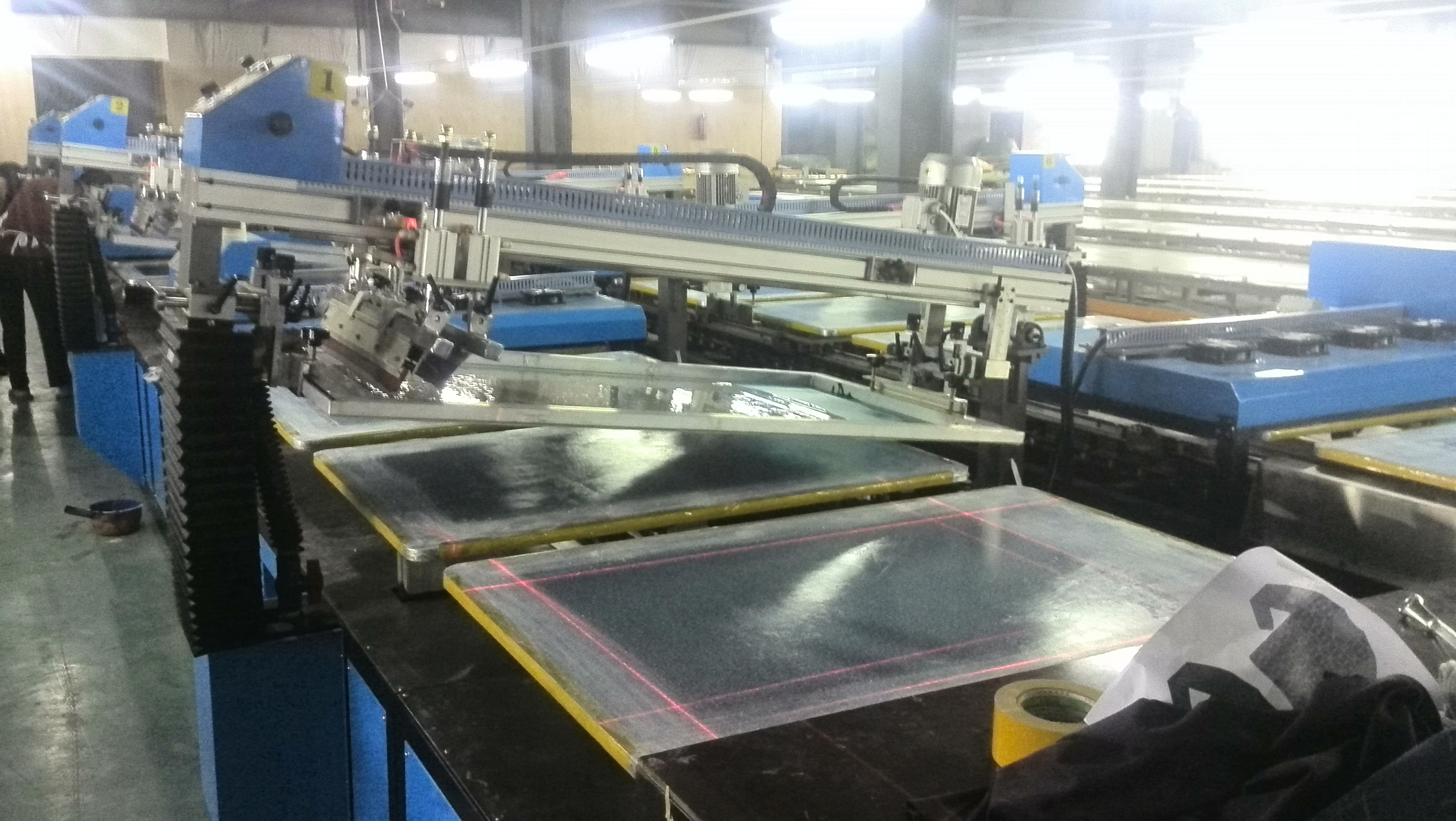 温州市全自动衣服丝网印刷机厂家全自动衣服丝网印刷机 椭圆形足球丝印机