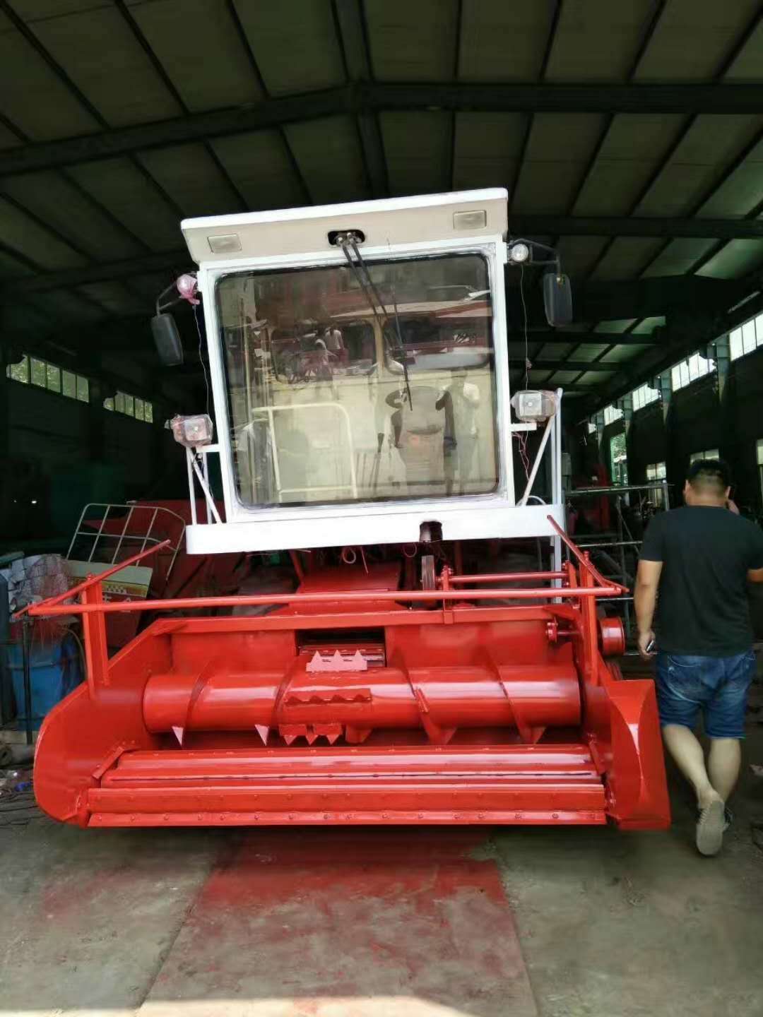 大型自走式秸秆收割机牧草青储机 艾草回收机 粉碎机  收集机