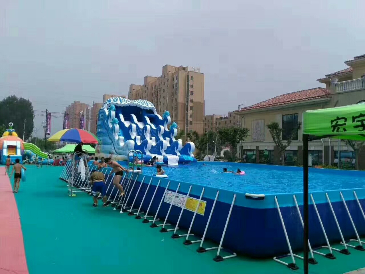 城市广场户外大型支架游泳池厂家儿童充气水滑梯报价图片