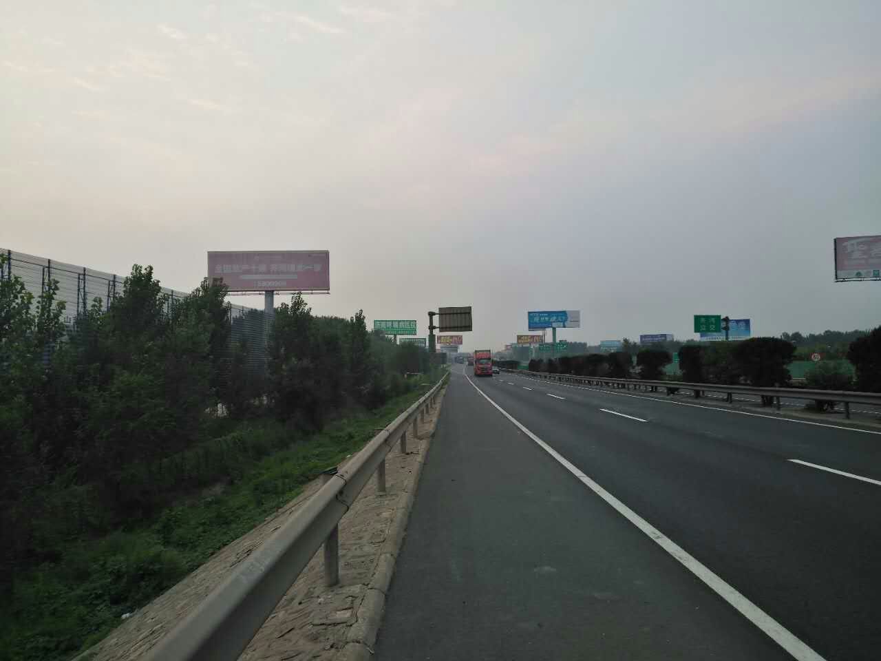 济南市青岛平度荣威高速跨线桥广告位招商厂家