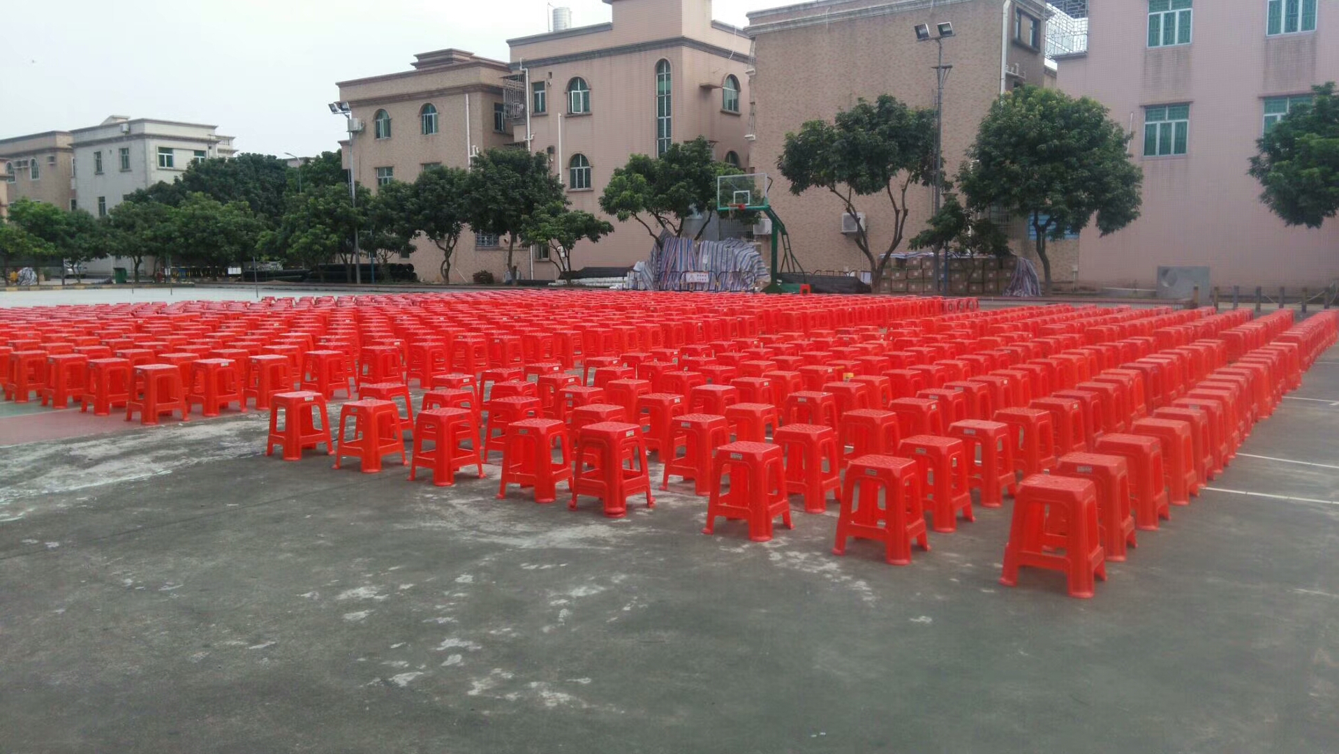 深圳塑料凳租赁 深圳红色四方塑胶凳塑料圆凳简易户外活动塑料凳子出租赁
