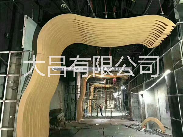 木纹弧形铝方管  弧形烧焊铝方管  广州市大吕装饰材料有限公司可定制图片