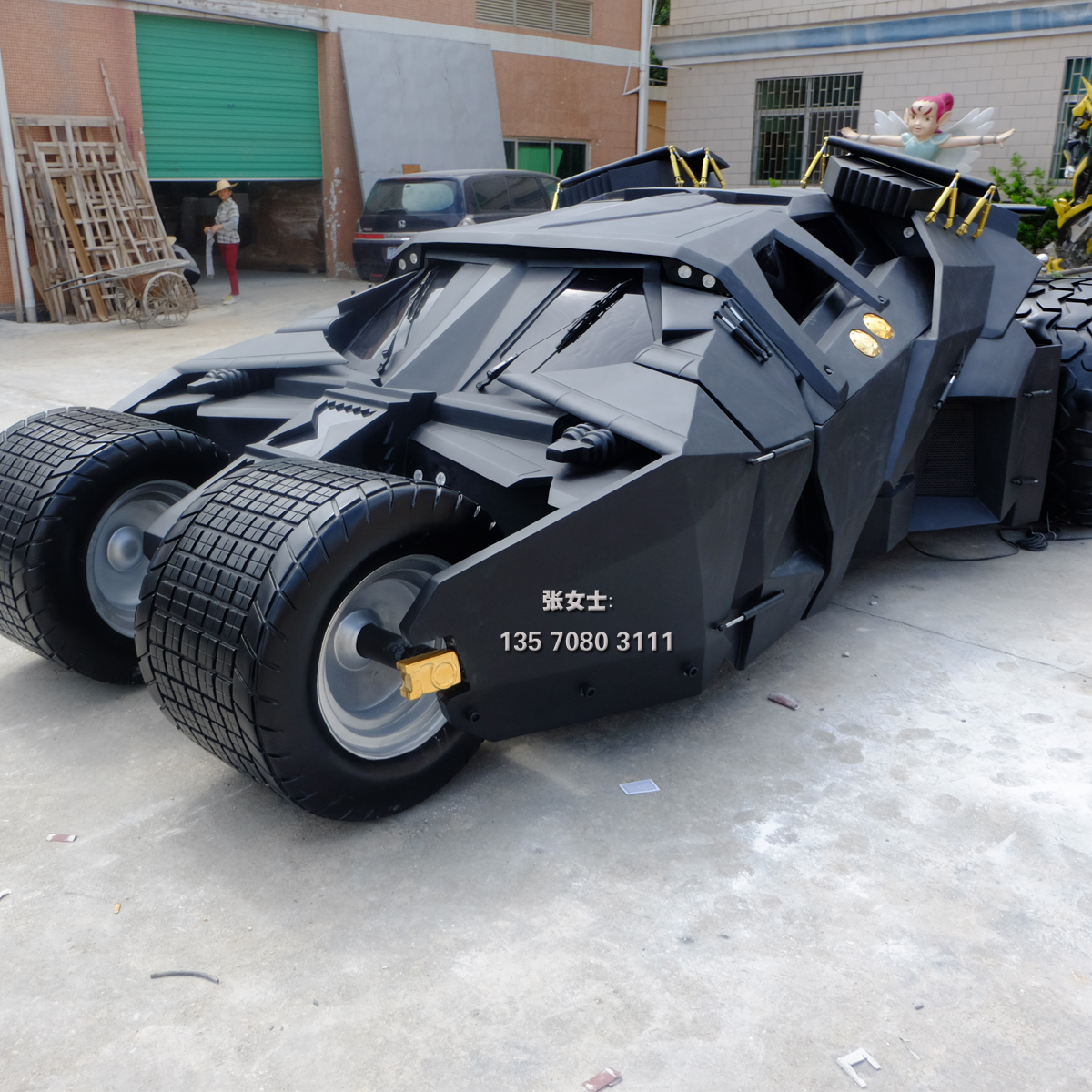 蝙蝠侠战车 正版玻璃钢仿真影视道图片