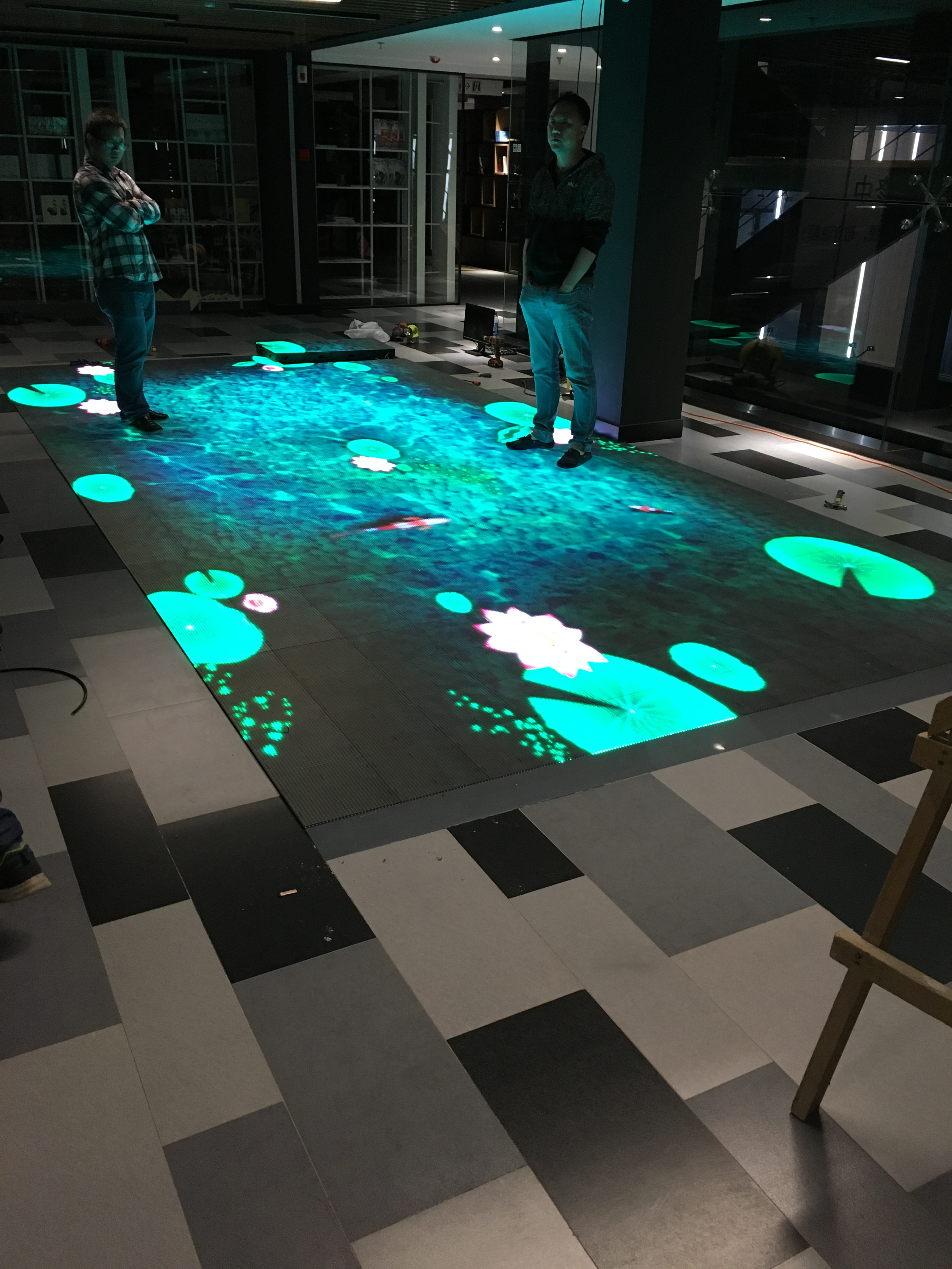 深圳市LED智能互动（光学感应）地砖屏厂家