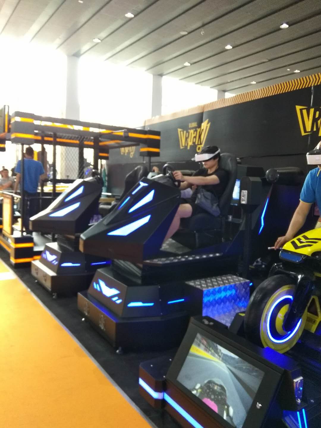 VR游乐厂家VR赛车 广东专业策划游乐场VR体验馆整场设备生产厂家 游乐场VR设备