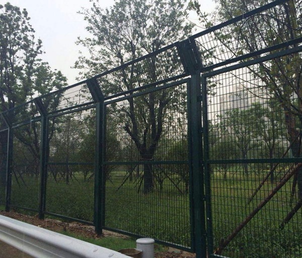 武汉厂区护栏网厂家 厂区外围护栏网批发 厂区防护网规格图片
