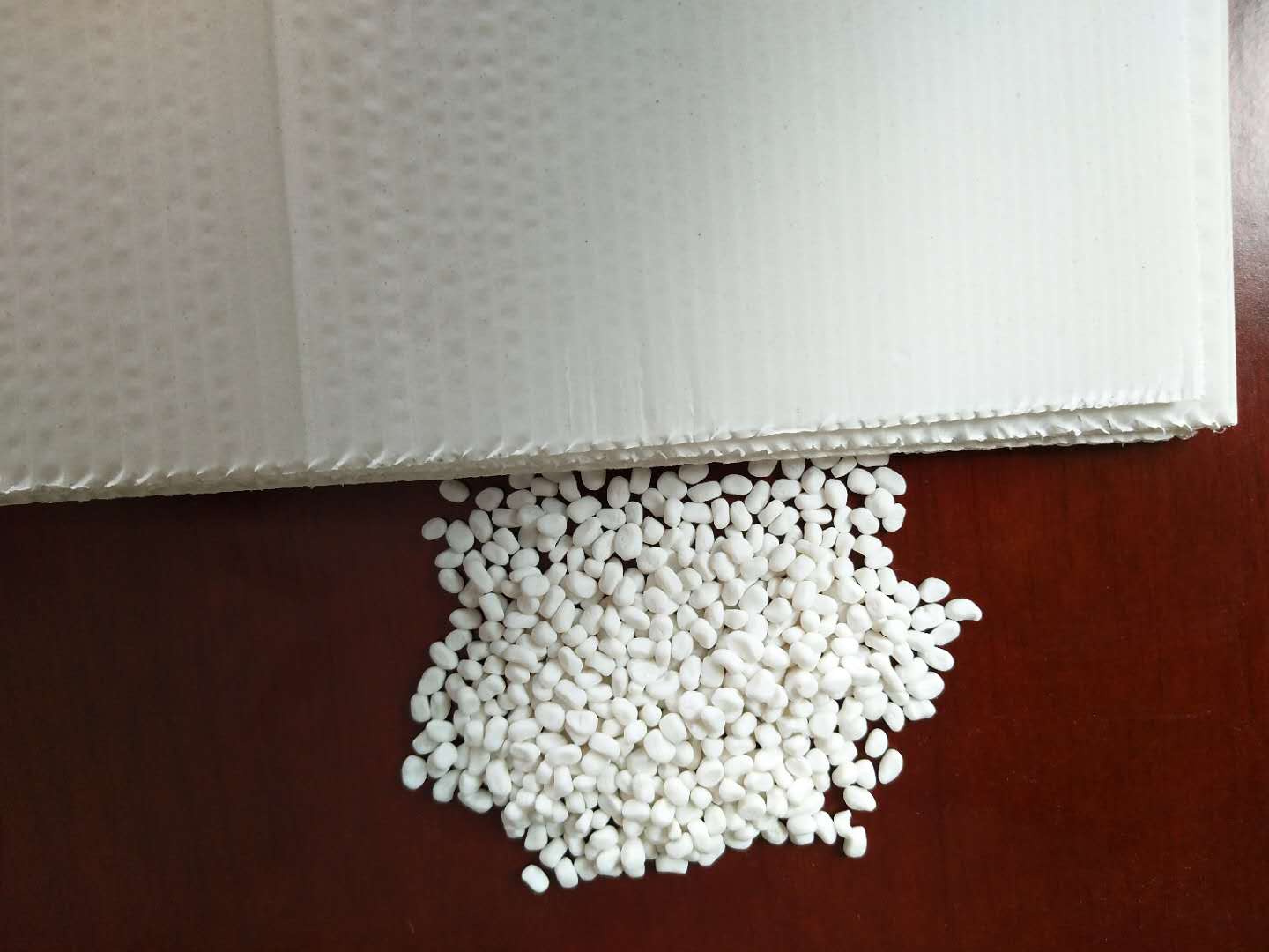 PP中空板碳酸钙填充母料生产厂家 拉丝 注塑 挤出片材填充母料厂家直销图片
