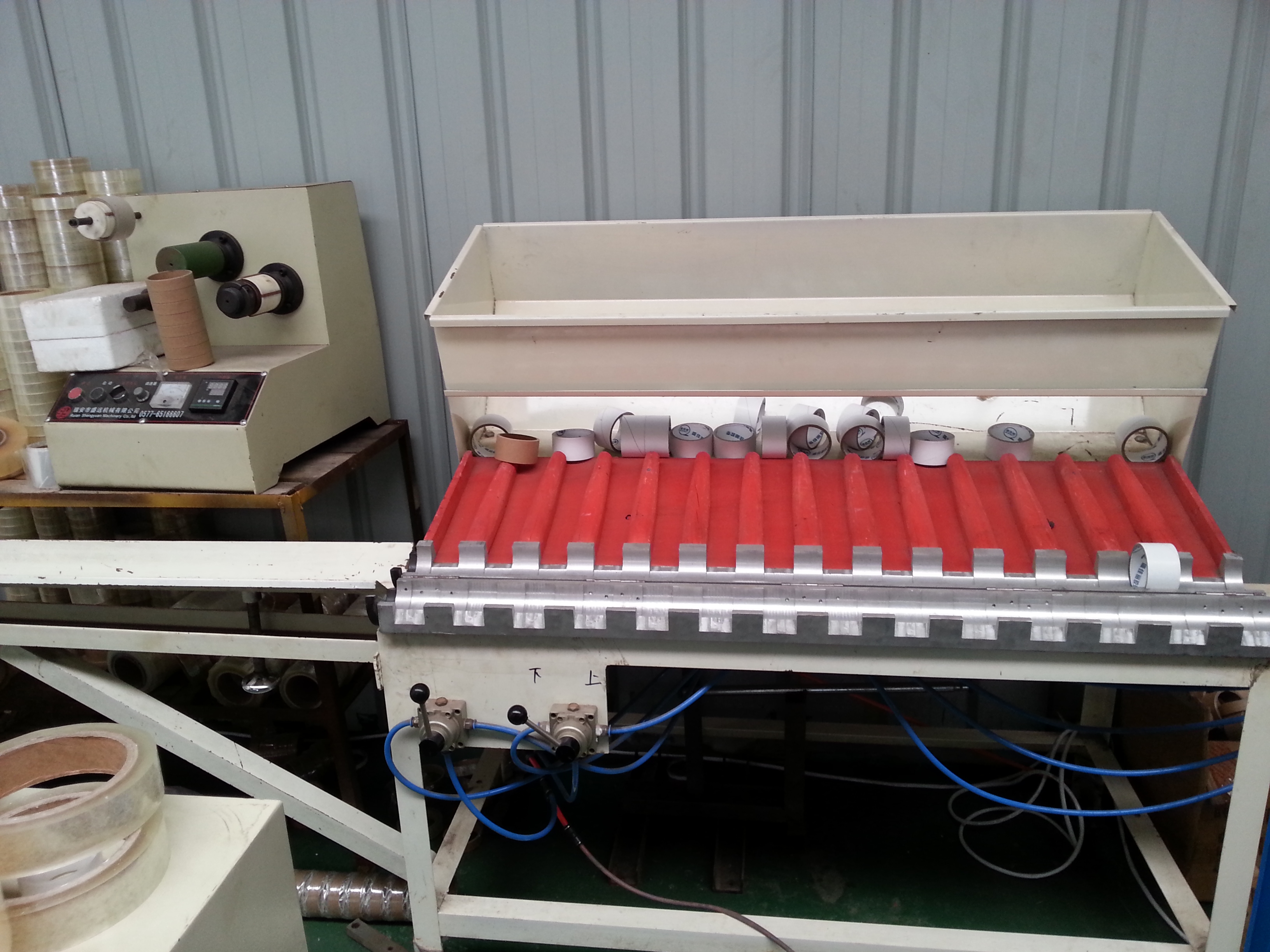 温州市胶带分切机 可定制厂家胶带分切机 可定制 本厂供应各种分切机设备
