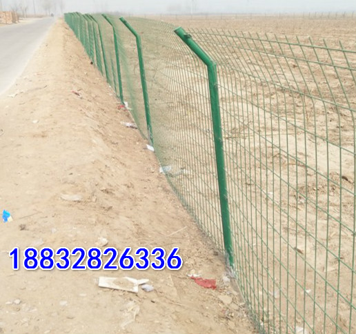 绿色园林护栏网防护铁丝网车间金属隔离防护铁丝网运动围网