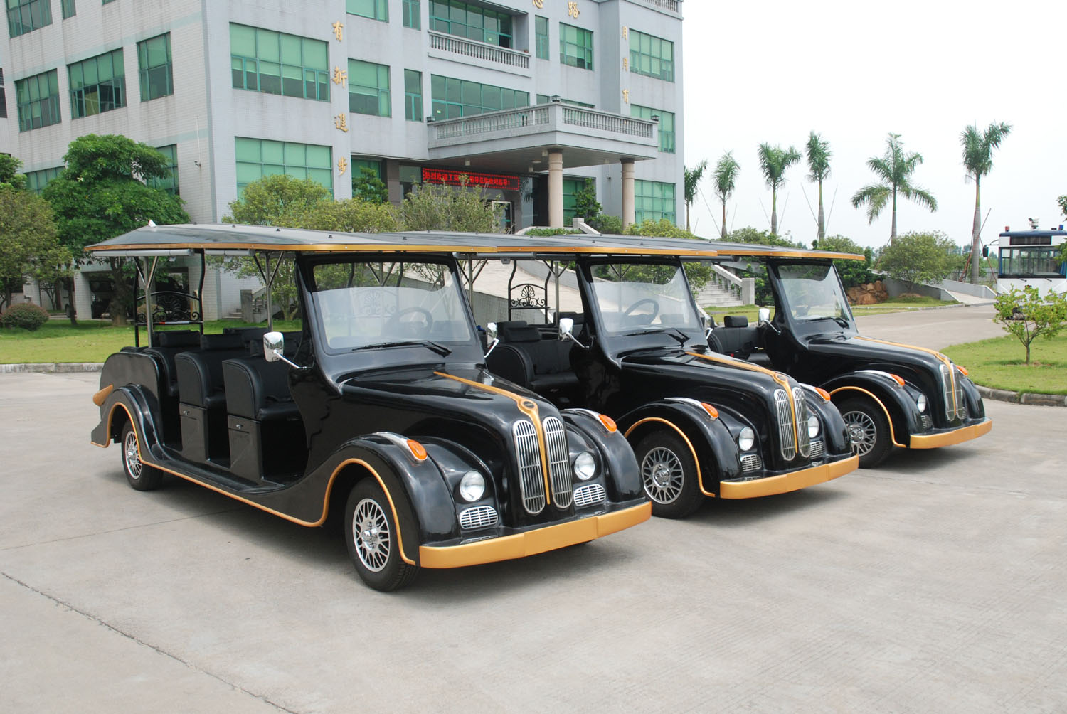 武汉诺乐电动车专业订制各种景区、楼盘、工厂、学校、巡逻四轮电动车