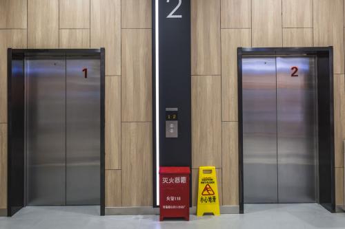 北京二手电梯回收，北京回收电梯诚信公司，北京电梯拆除价格，电梯回收厂家图片