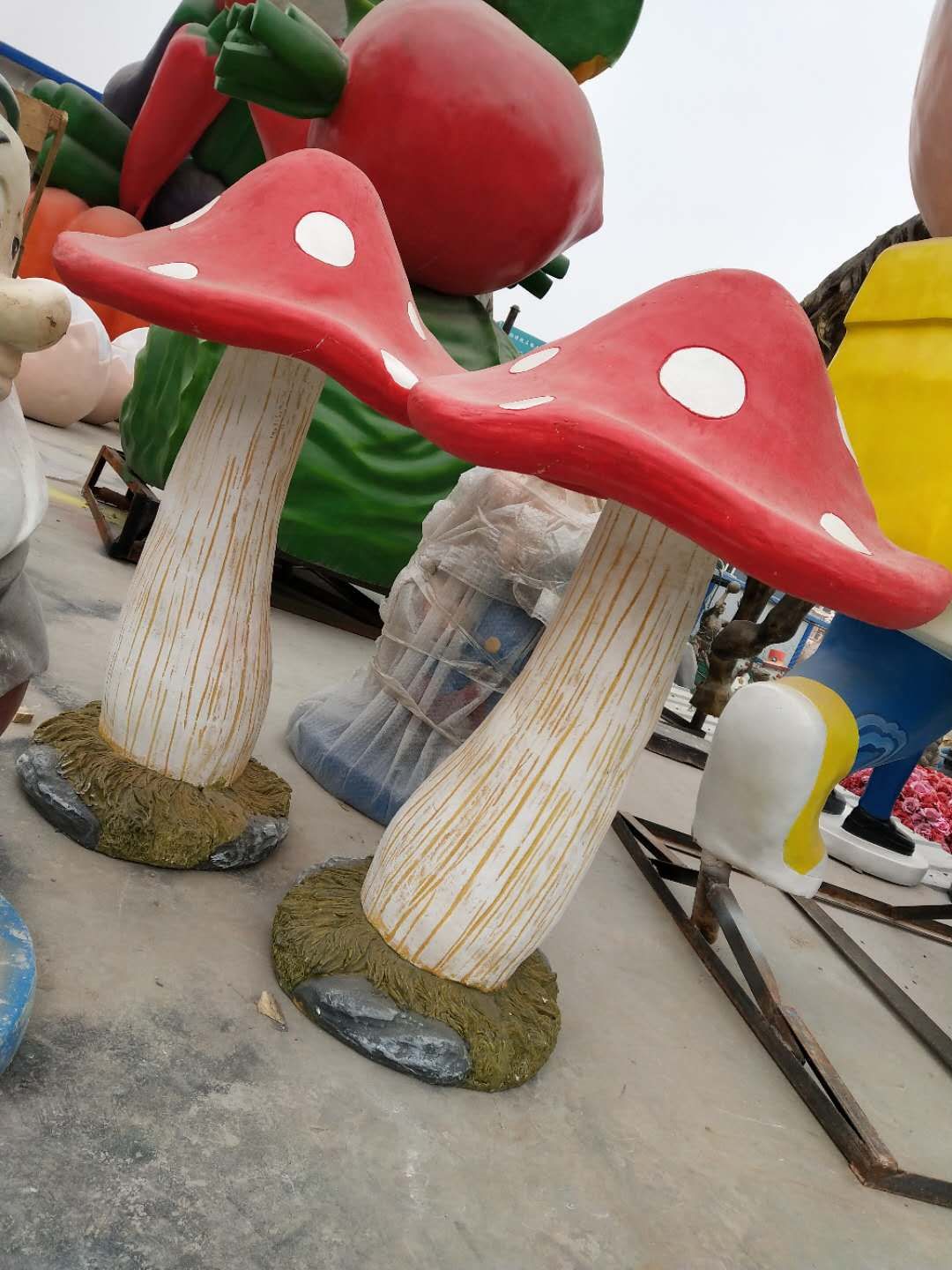 玻璃钢卡通蘑菇玻璃钢卡通蘑菇/树脂蘑菇/公园游乐场卡通工艺品雕塑摆件