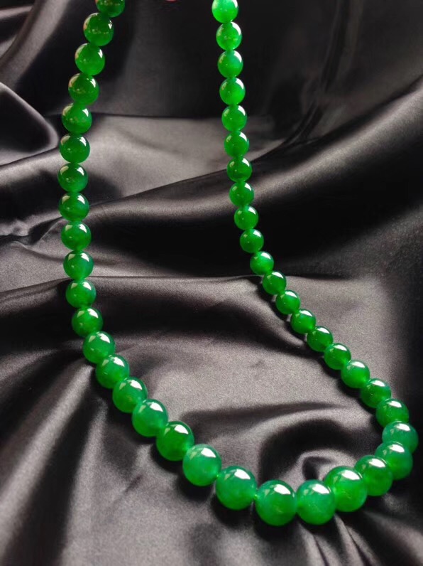 玉名坊阳绿翡翠珠链47颗大14-小11百万级色泽鲜艳养眼水润光滑图片