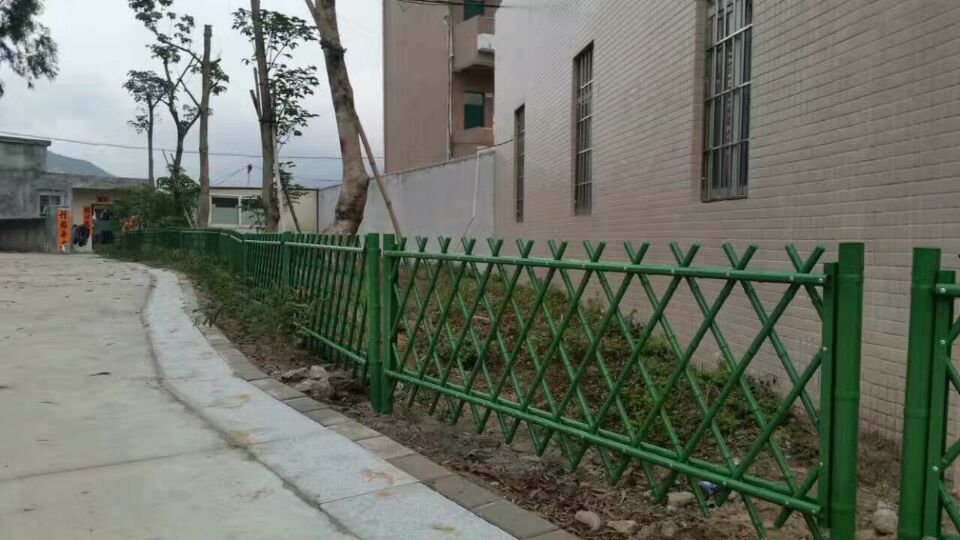 濮阳市政仿竹节栅栏，仿竹篱笆护栏，喷塑草坪围栏，欧式围墙栏杆款式齐