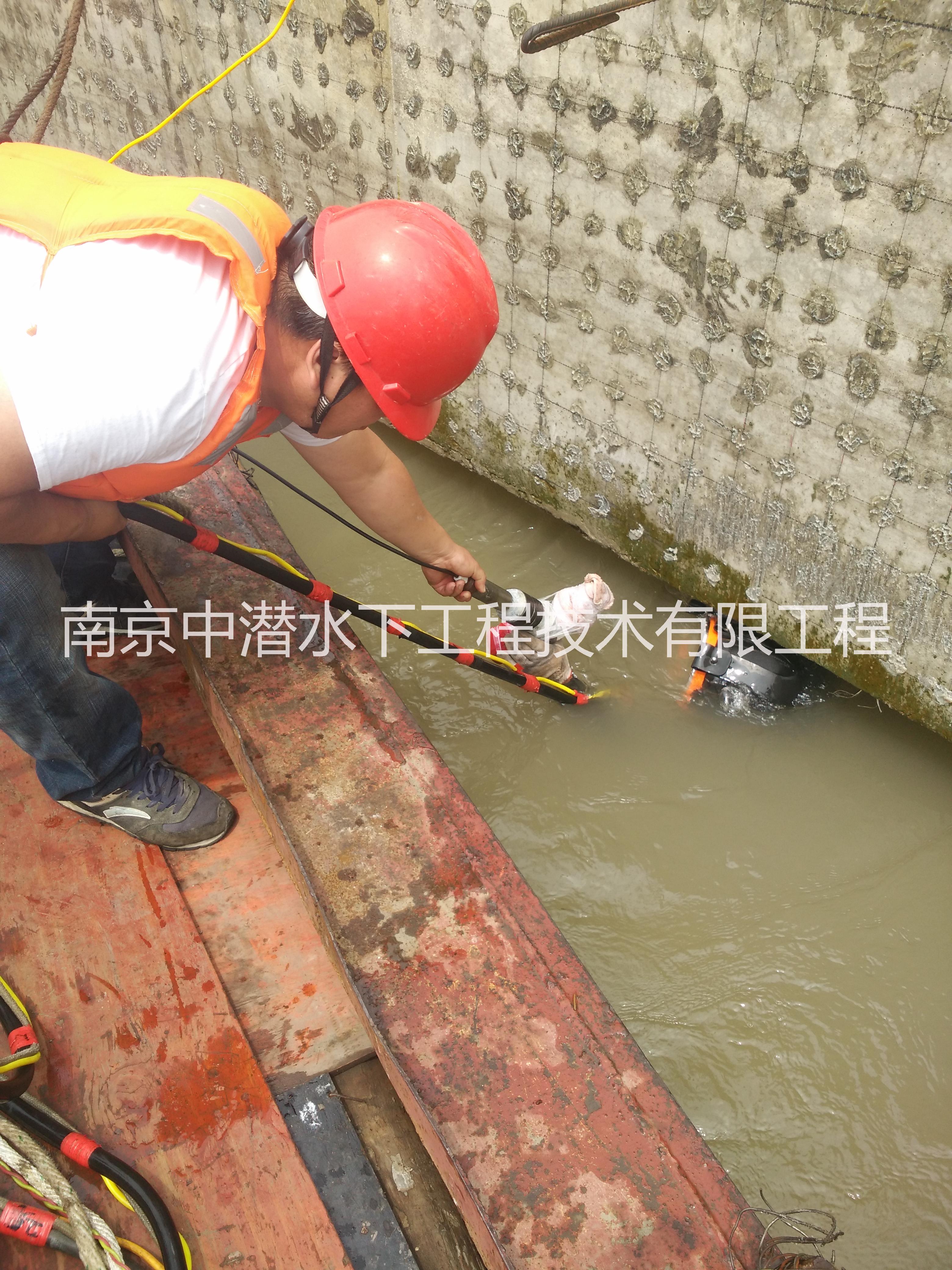 武汉中潜水下维修 安装 切割 探摸 录像管道疏通 船舶服务 市政工程 公司图片
