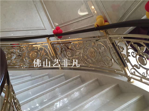 崇明中央大堂弧形楼梯铝板雕花镂空护栏订做