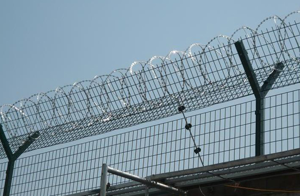 监狱机场看守所钢网墙隔离栅图片