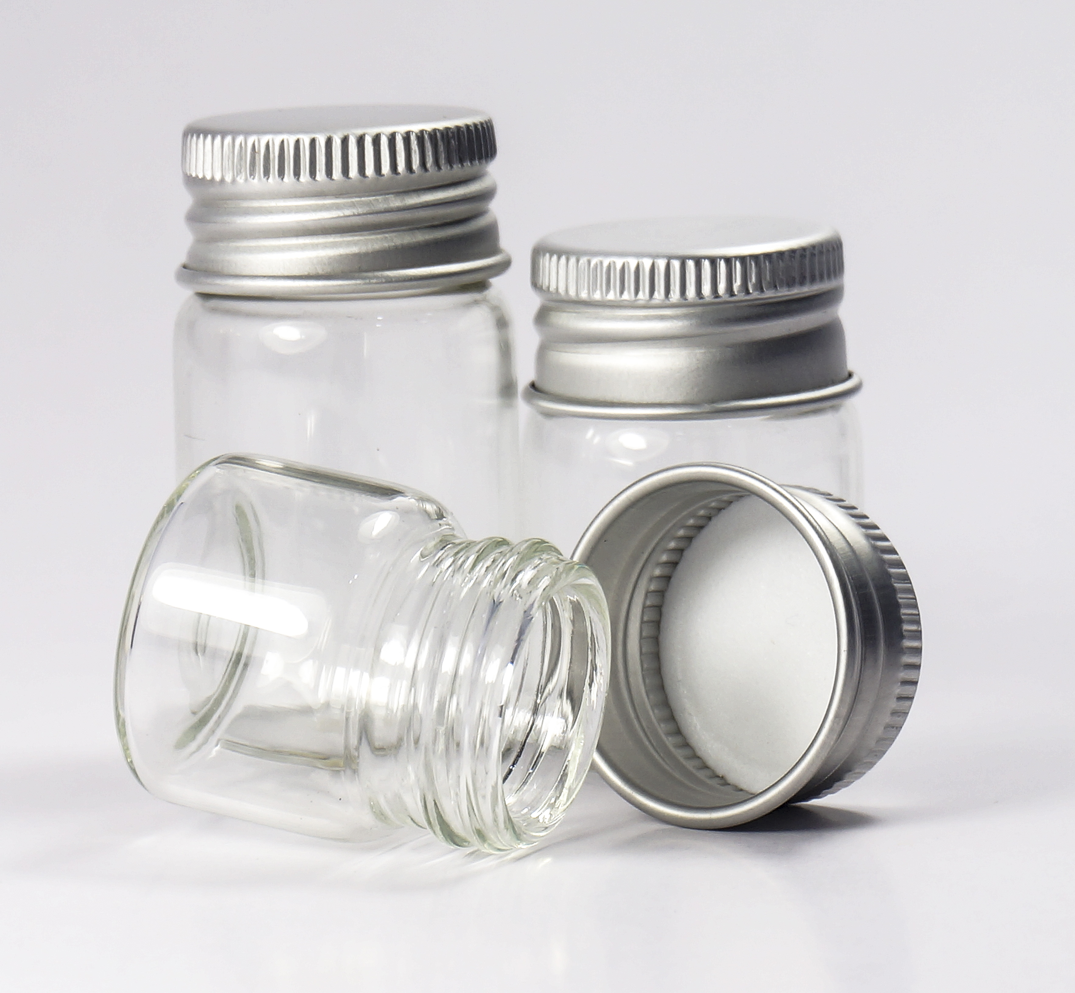 供应管制螺口玻璃瓶现货供应 铝盖玻璃瓶 产品外包装图片