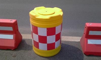 防撞设施供应双捷​道路交通防撞设施 交通防撞桶道路施工塑料防撞桶