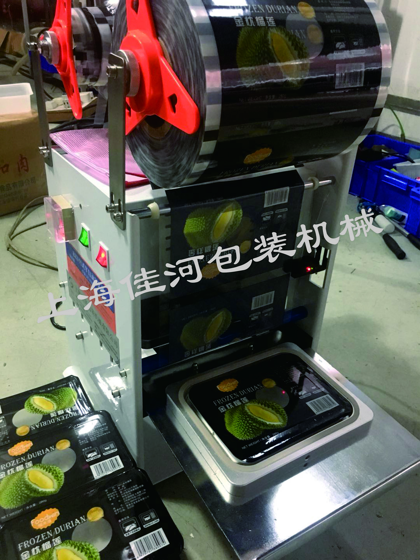 上海市塑料盒台式自动封膜机厂家塑料方盒圆盒食品 塑料盒台式自动封膜机 自东封杯机