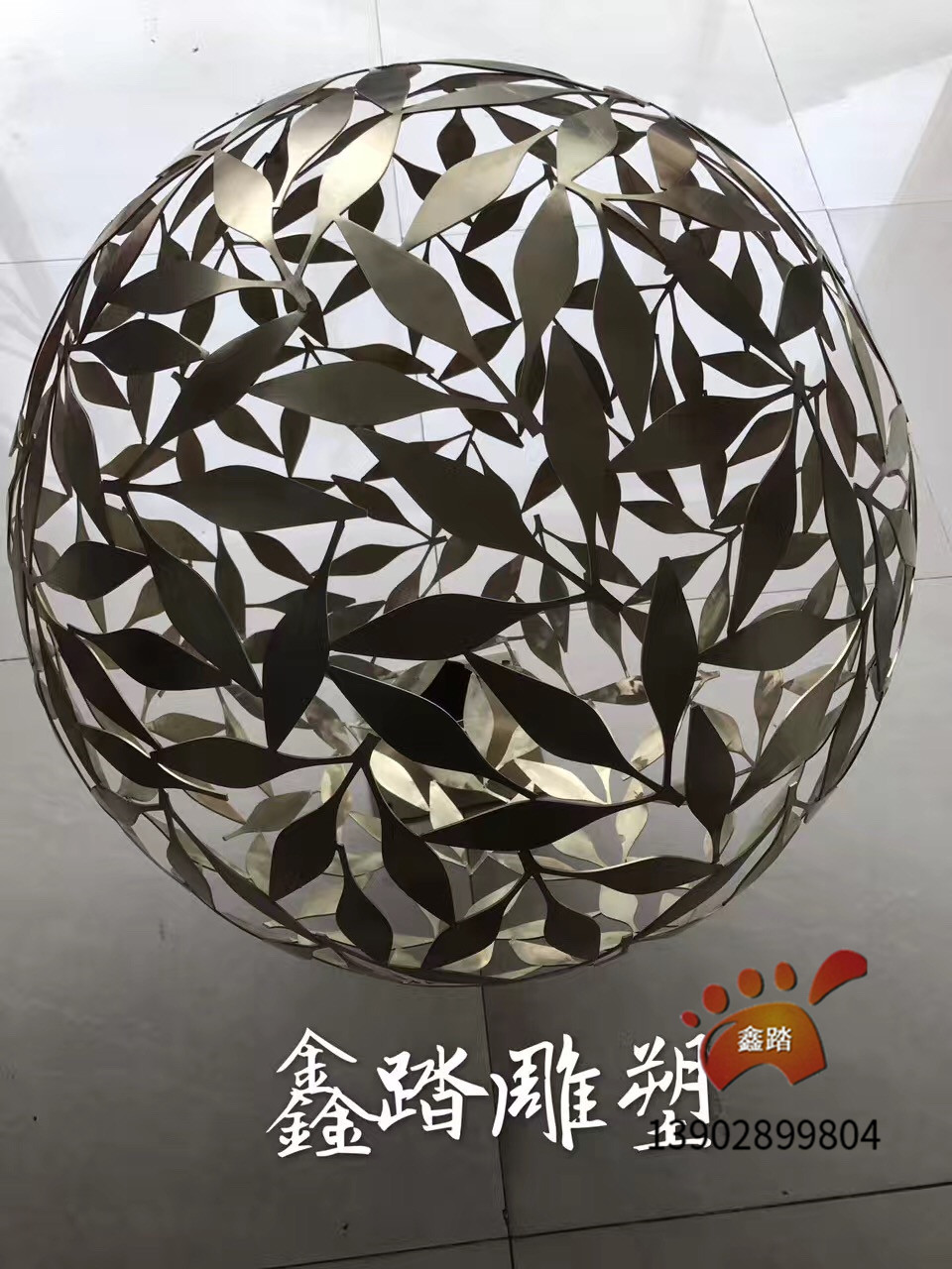 空心圆球不锈钢雕塑树叶形状金色表面 广州佛山厂家专业制作