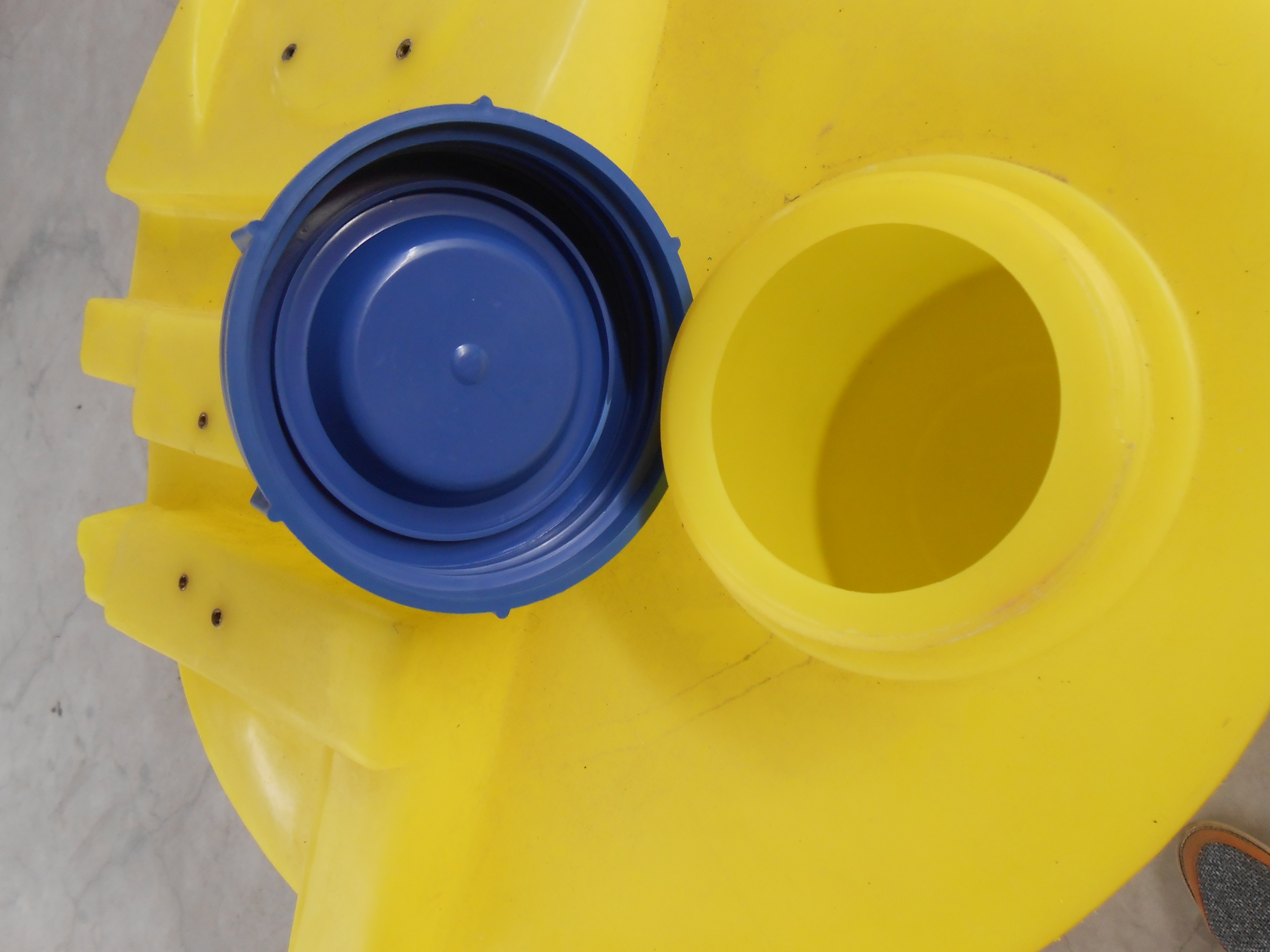 大量供应批发零售设备加药桶全国发货支持质检 水处理设备加药桶图片
