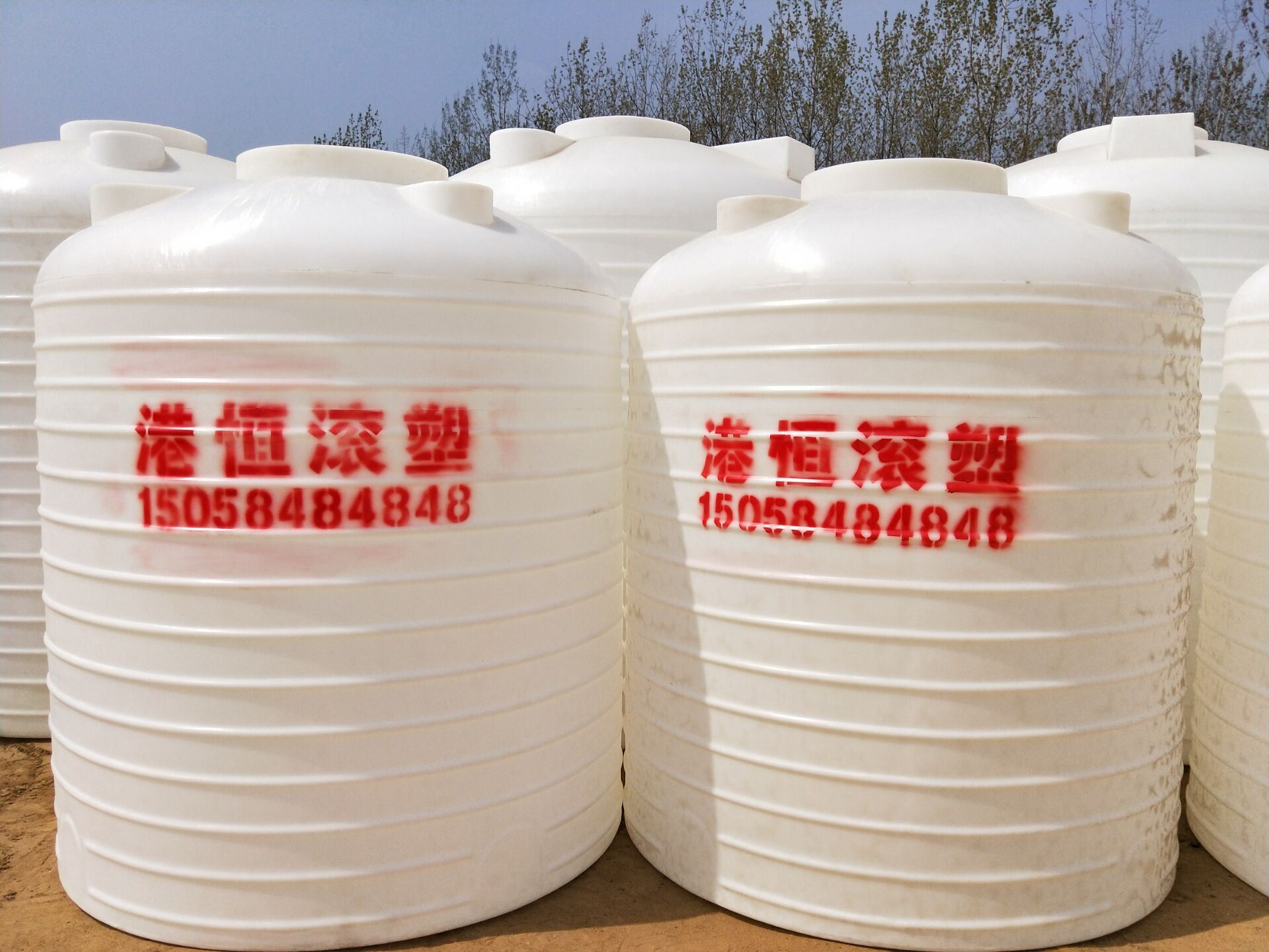 连云港市塑料水塔 储水箱厂家塑料水塔 储水箱5000L石化塑料储罐车用尿素储存箱