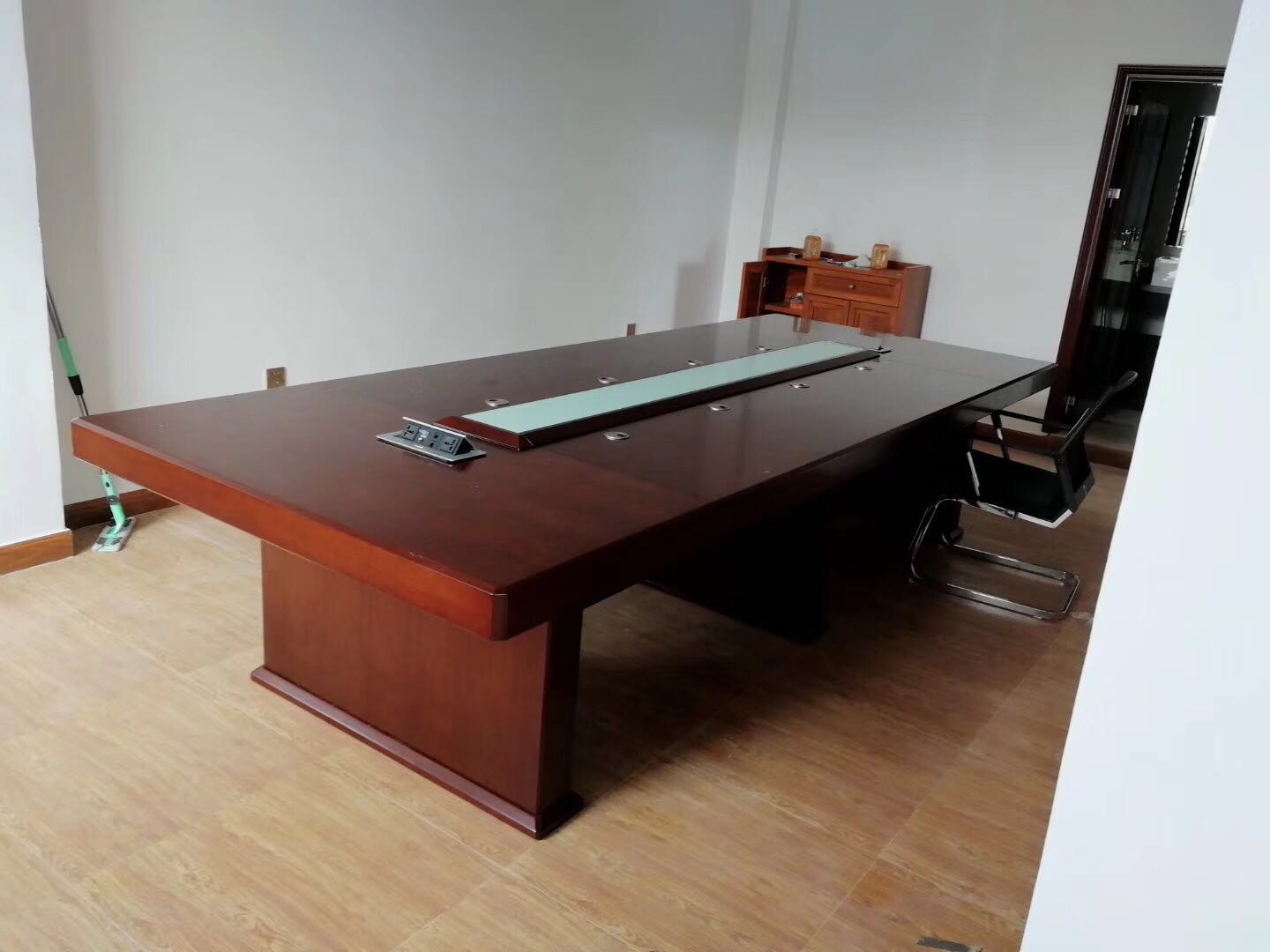 大型实木会议桌长桌椅组合椭圆形现代办公桌贴木皮会议桌创意现货图片