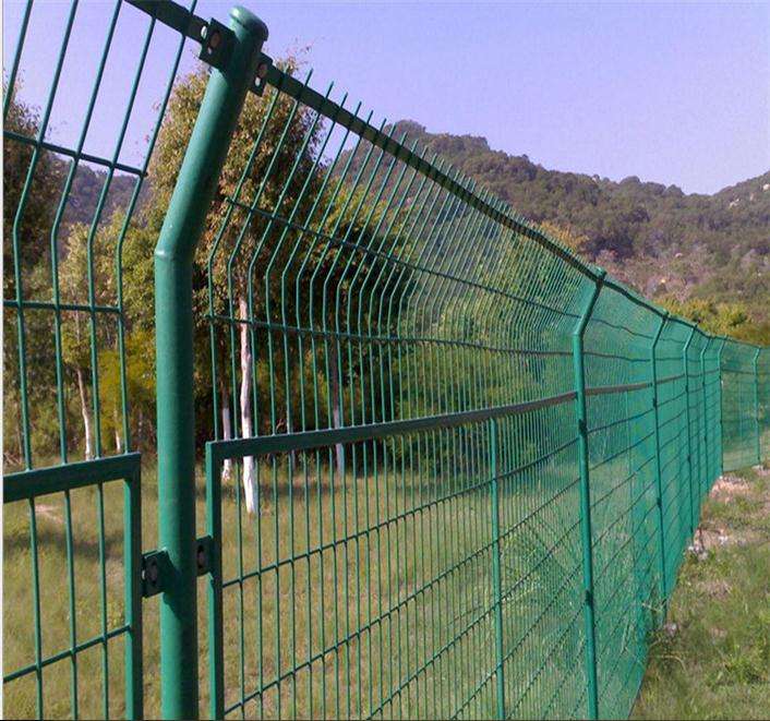 衡水市1.8m*3m公路护栏网厂家公路双边丝护栏网车间隔离栅 1.8m*3m双边丝浸塑护栏网 1.8m*3m公路护栏网