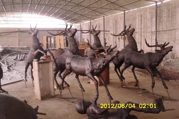 动物铜雕 鹿雕塑，母子鹿雕塑，铜雕厂图片