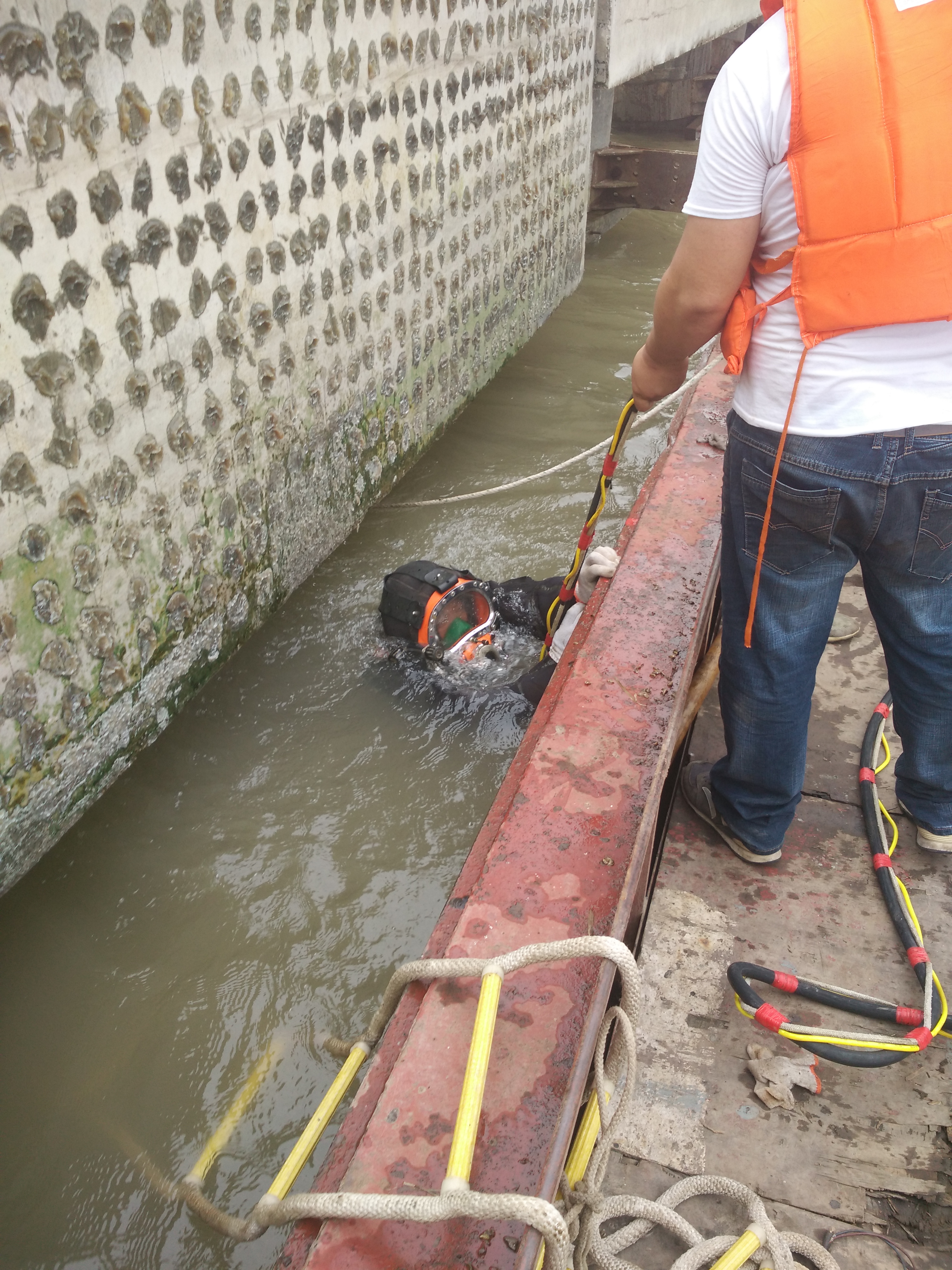 水下探摸录像管道疏通 桥梁检测 码头维修