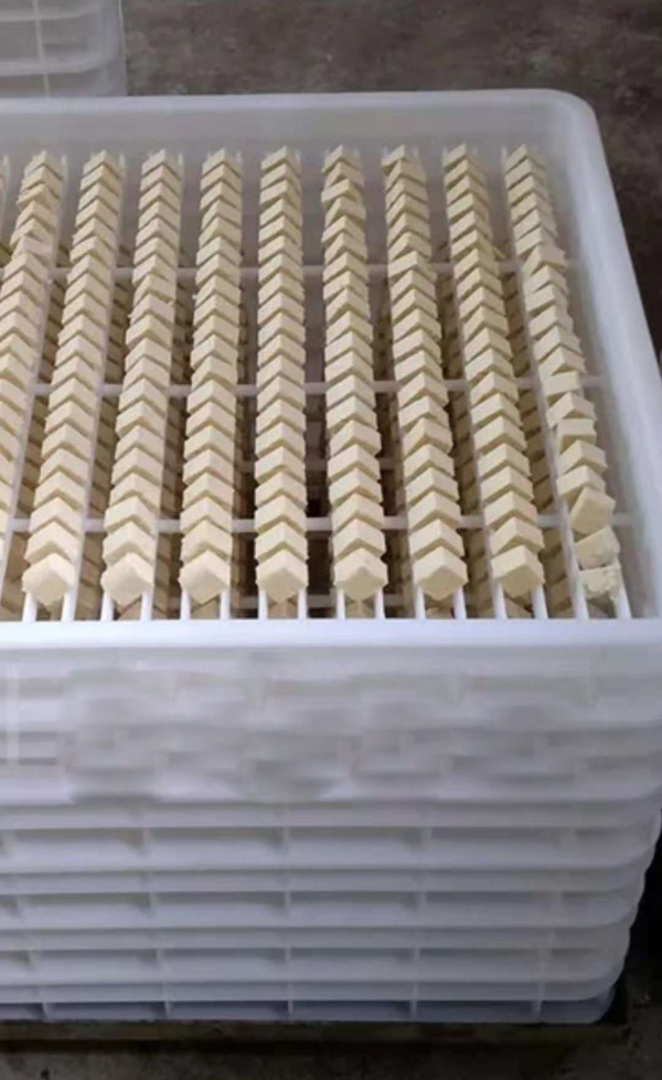 潍坊市豆腐乳胚切块排版机器厂家豆腐乳胚切块排版机器