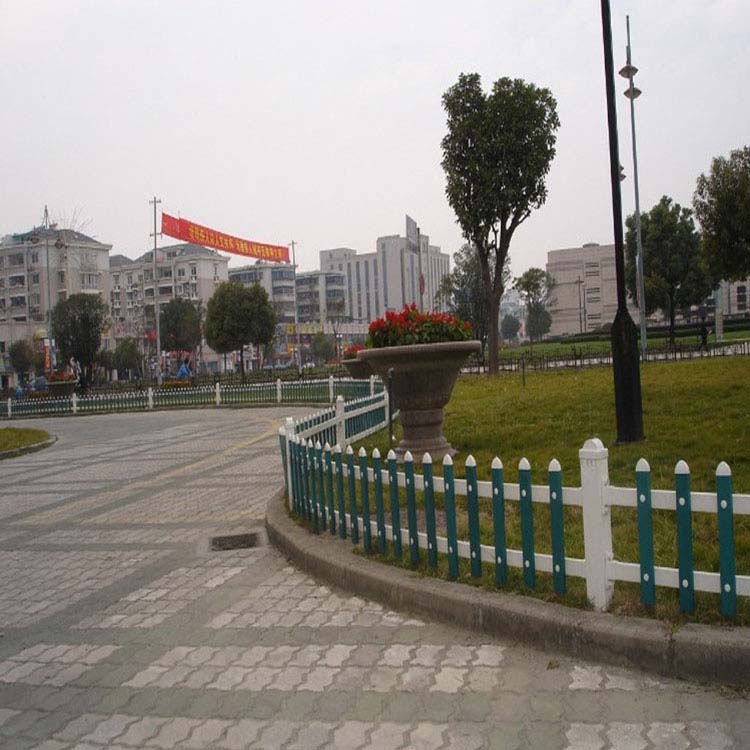 上海pvc草坪护栏生产厂家